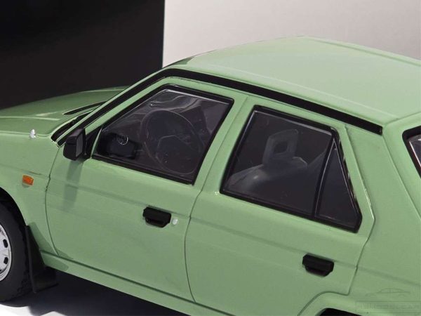 ŠKODA FAVORIT 1987 - WHITEBOX - Image 3